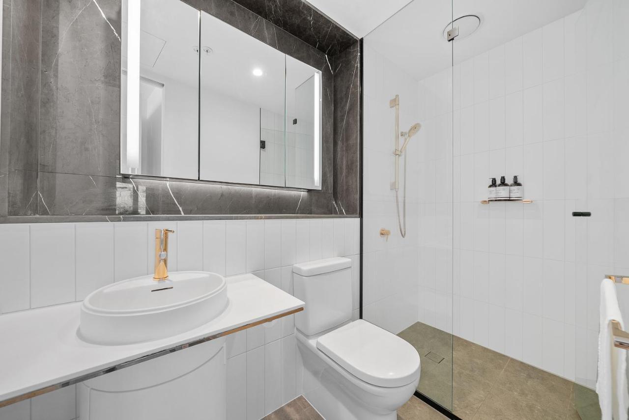 3br *
