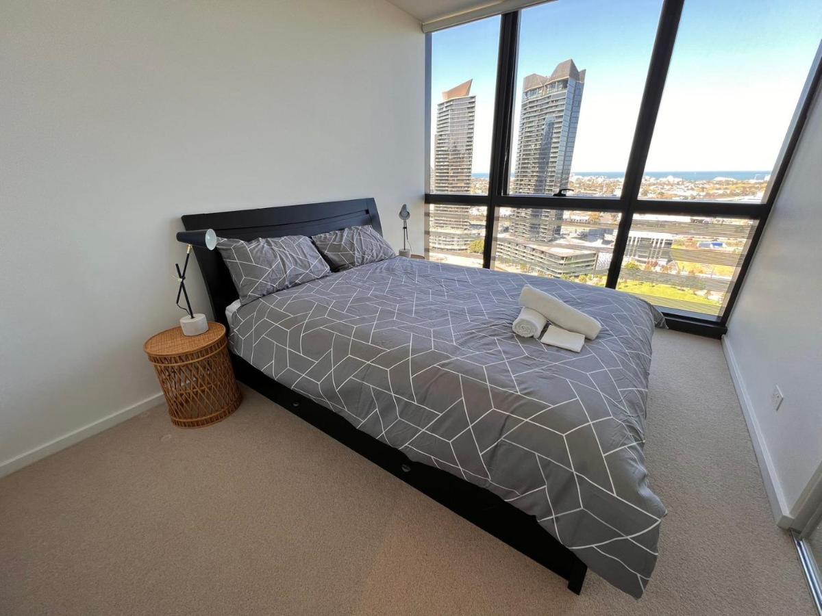 883 Docklands Apartment *