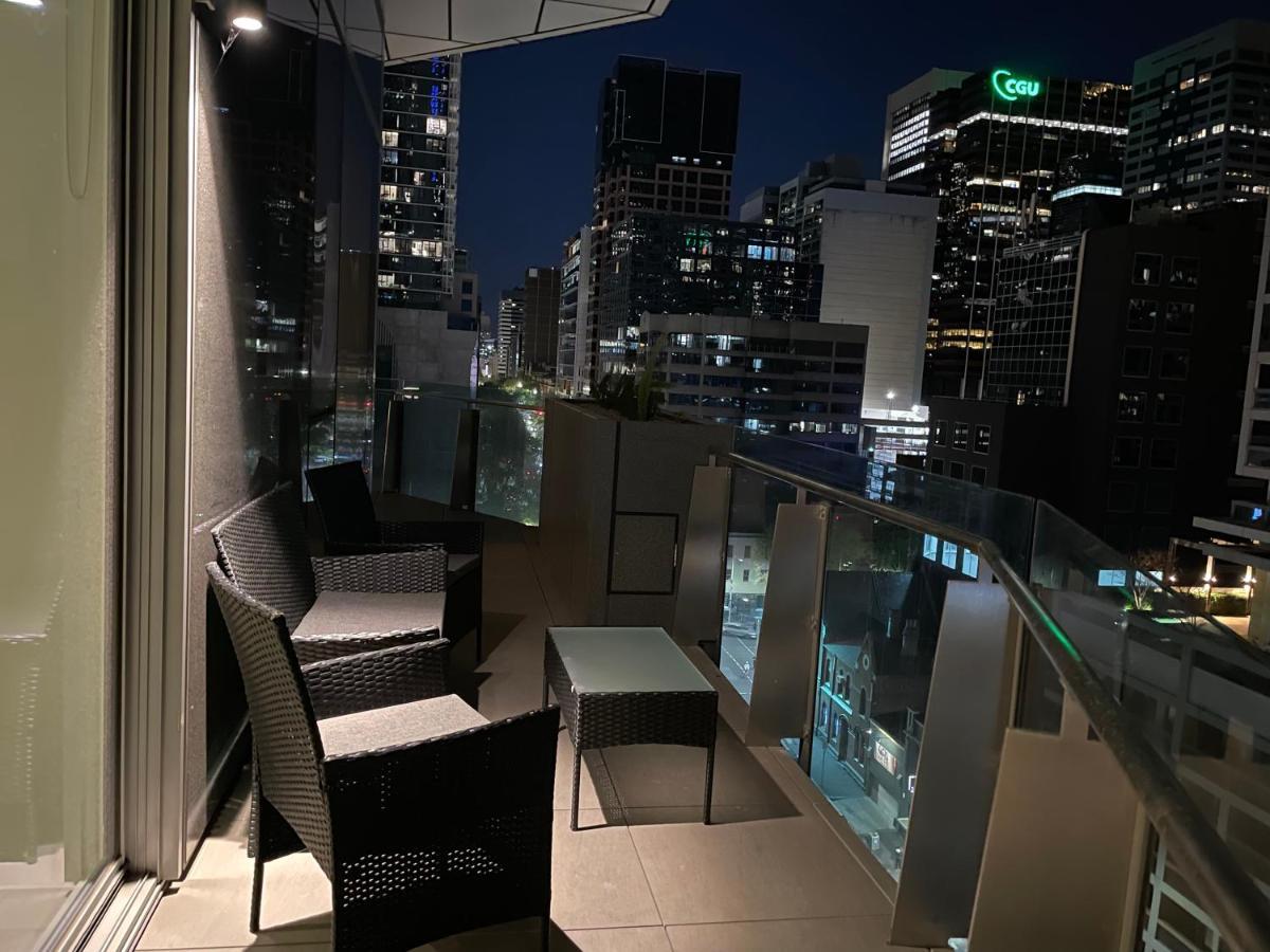 Superior 3 Bedroom Apartment In Melbourne Cbd
