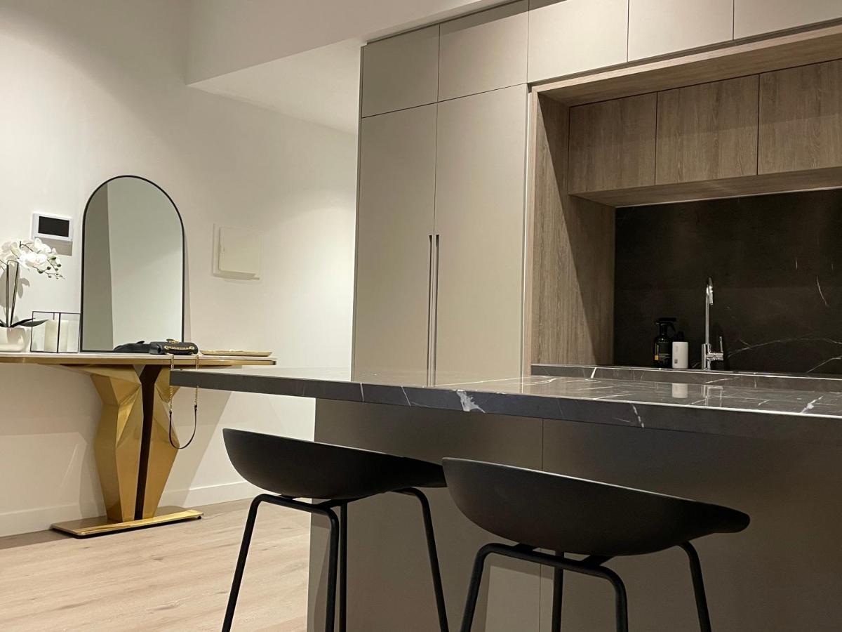 Superior 3 Bedroom Apartment In Melbourne Cbd