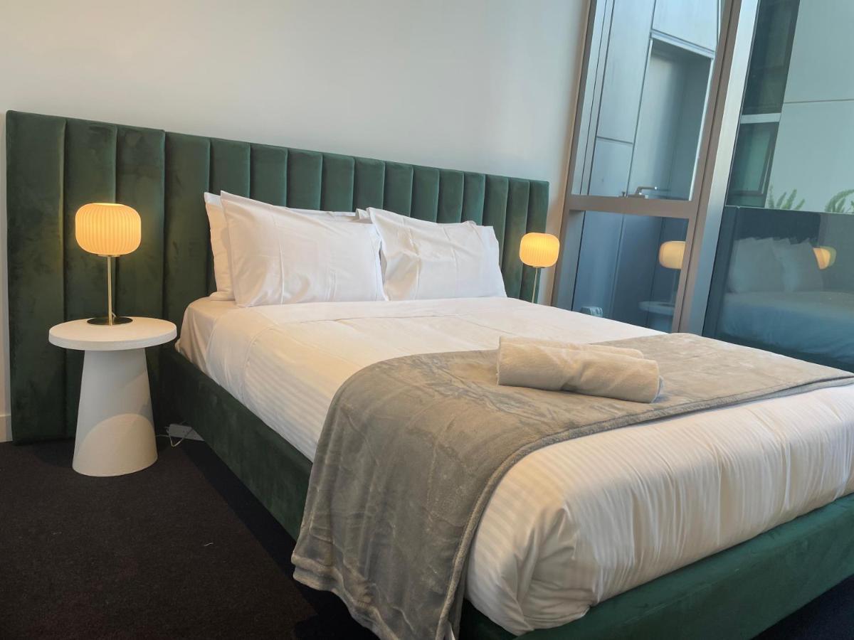Superior 3 Bedroom Apartment In Melbourne Cbd Apartment