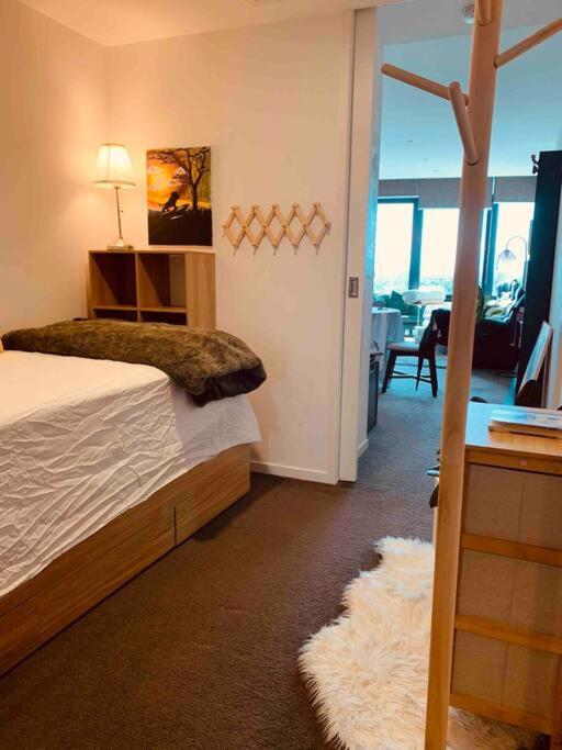 City-Edge Apartment With Free Parking Melbourne