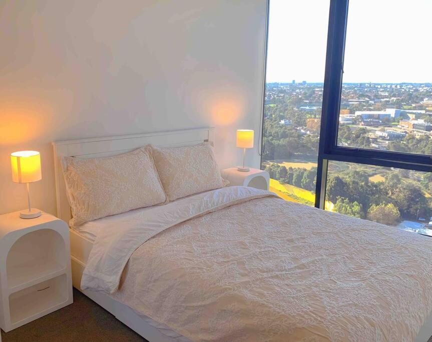 City-Edge Apartment With Free Parking Apartment *