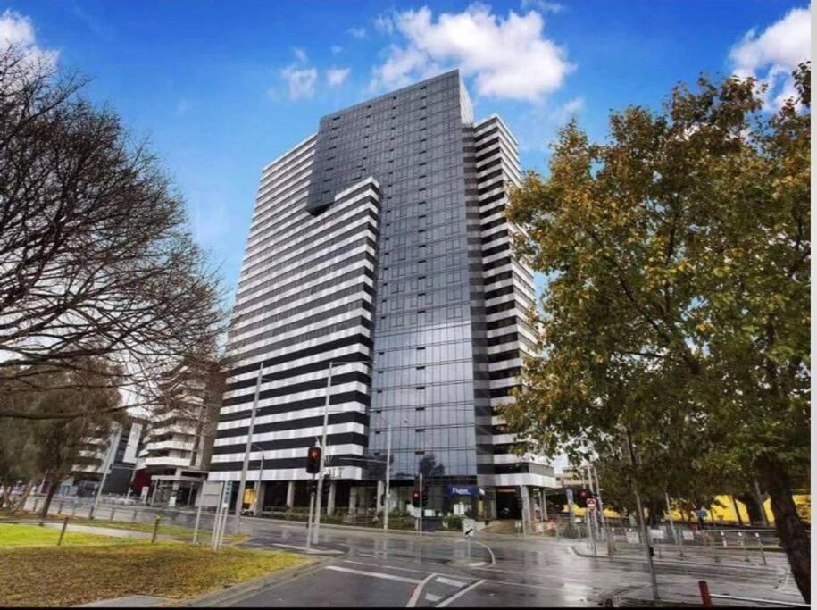 City-Edge Apartment With Free Parking Apartment *