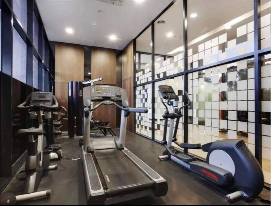 Apartment City-Edge Apartment With Free Parking *