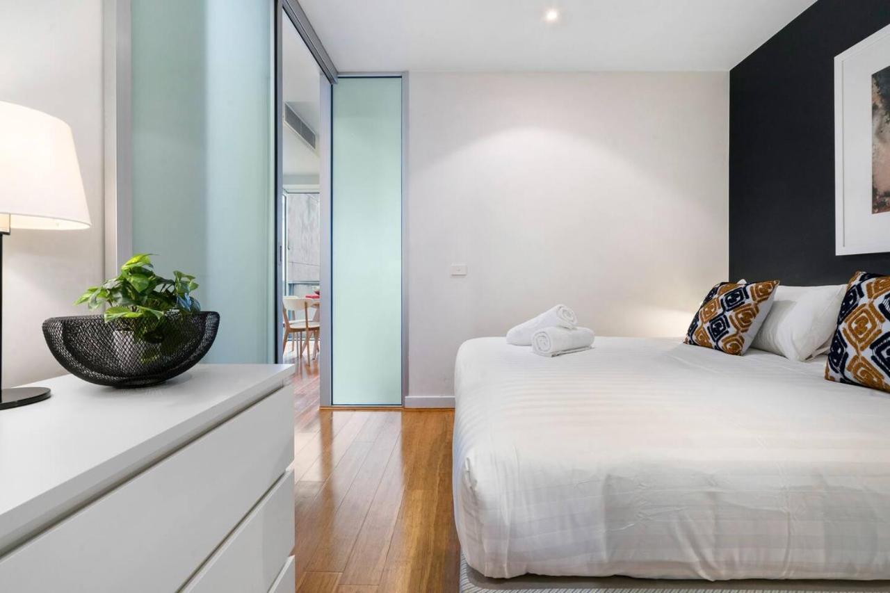 'collins Central' Sleek Light-filled Pad In The Cbd Apartment