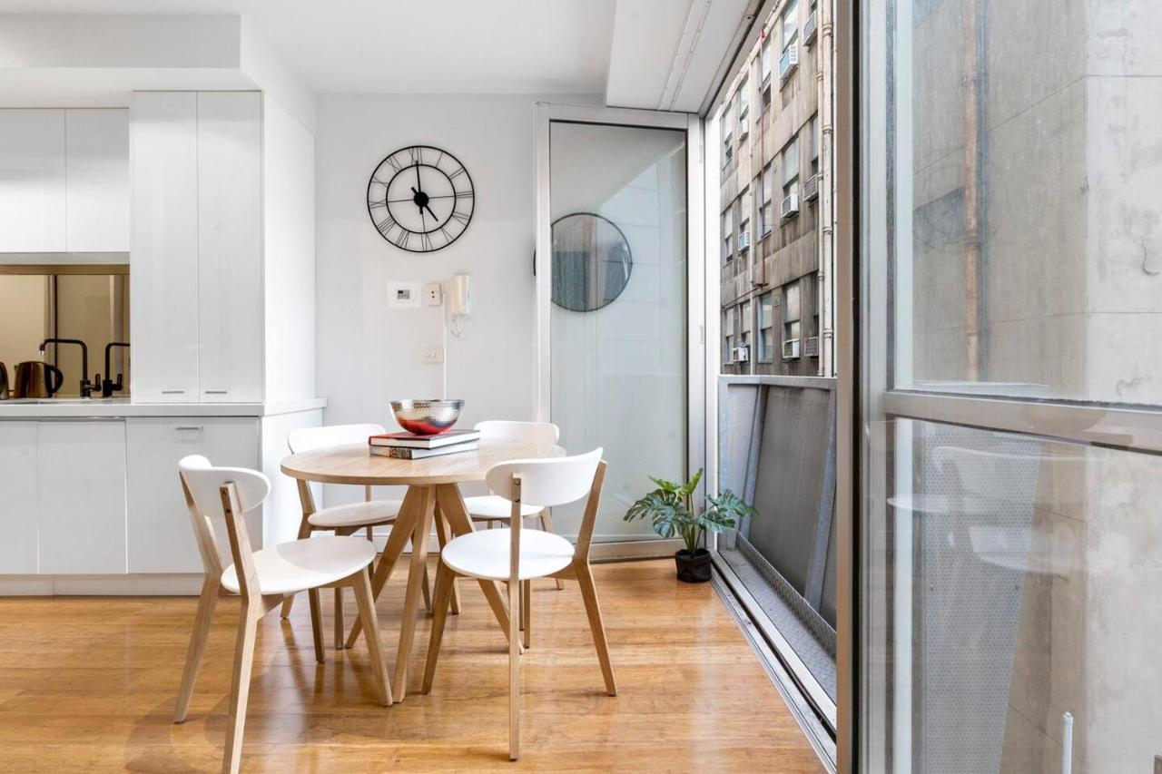 Apartment 'collins Central' Sleek Light-filled Pad In The Cbd Melbourne