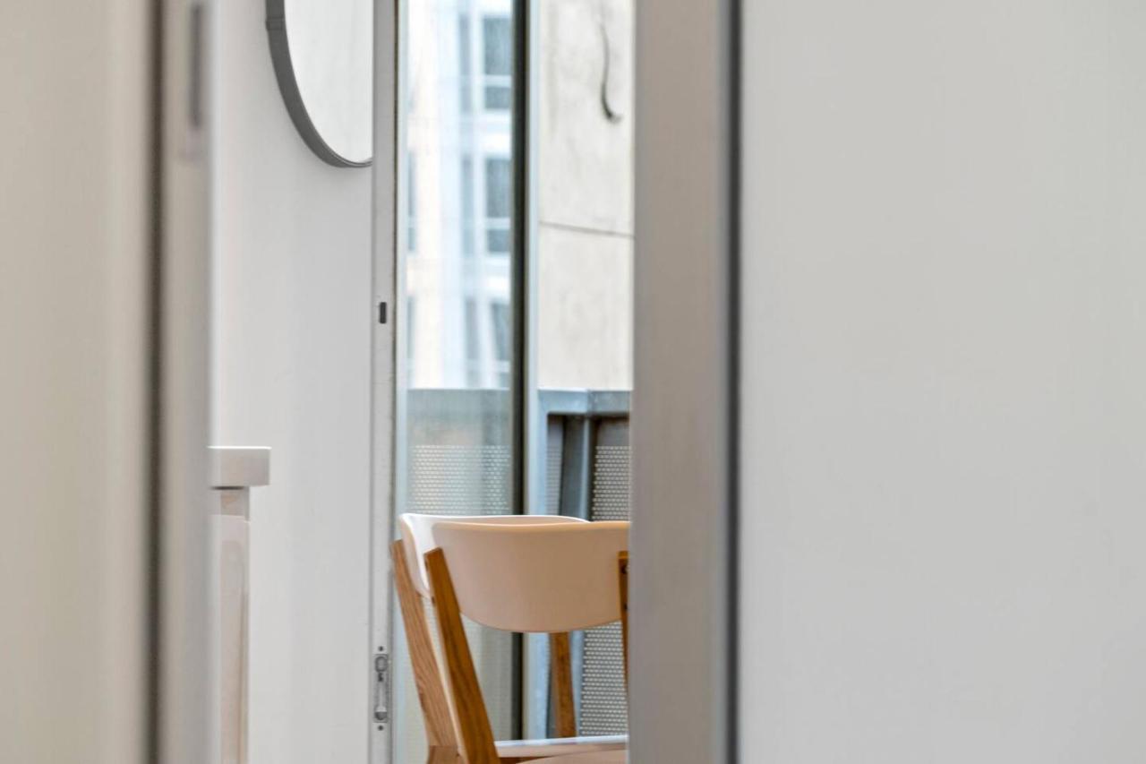 'collins Central' Sleek Light-filled Pad In The Cbd Melbourne