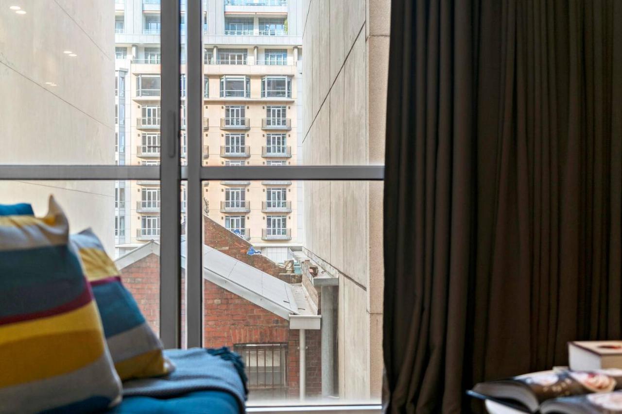 'collins Central' Sleek Light-filled Pad In The Cbd Melbourne