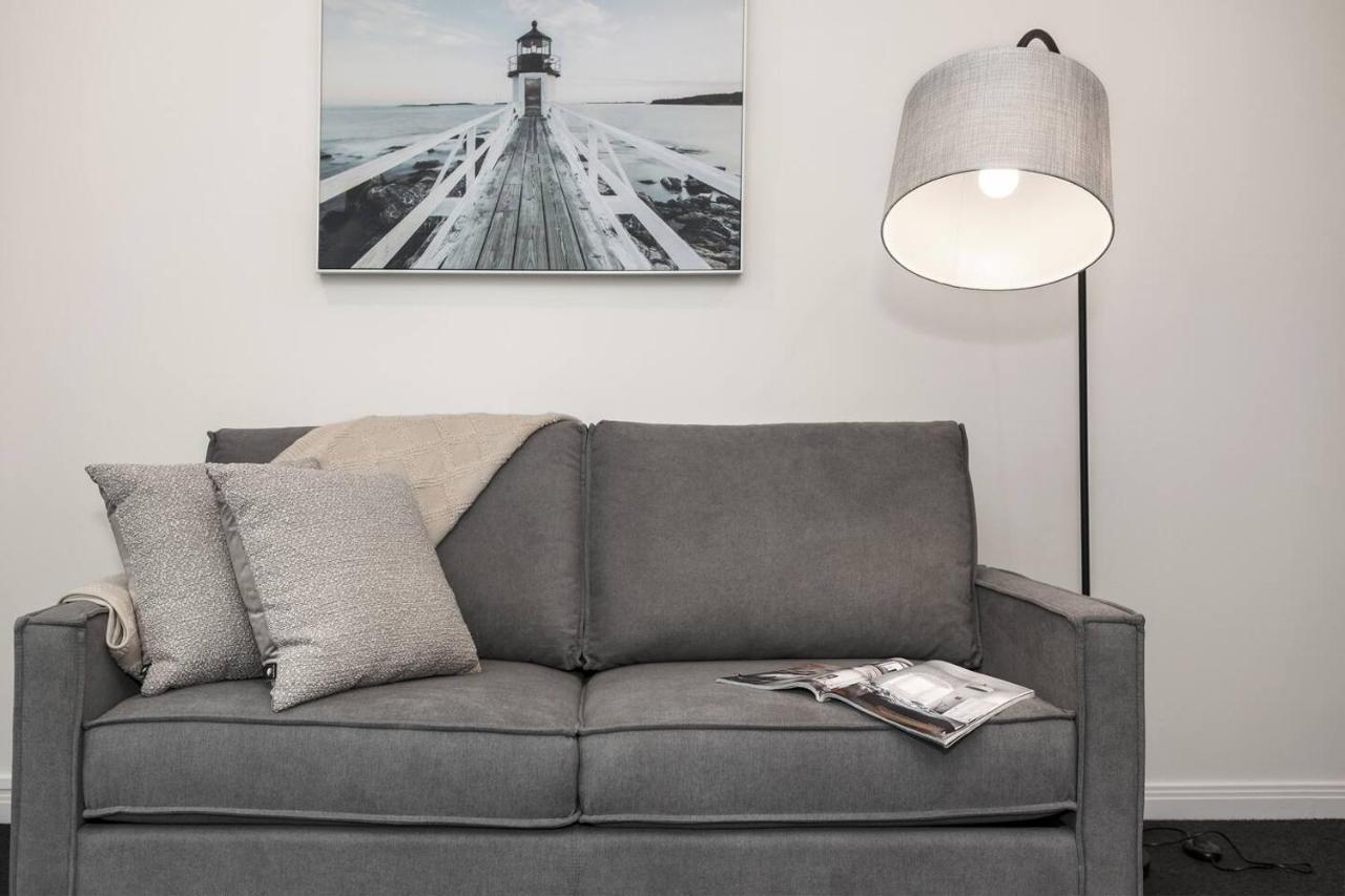 Executive Urban Living With Balcony & Heated Pool *