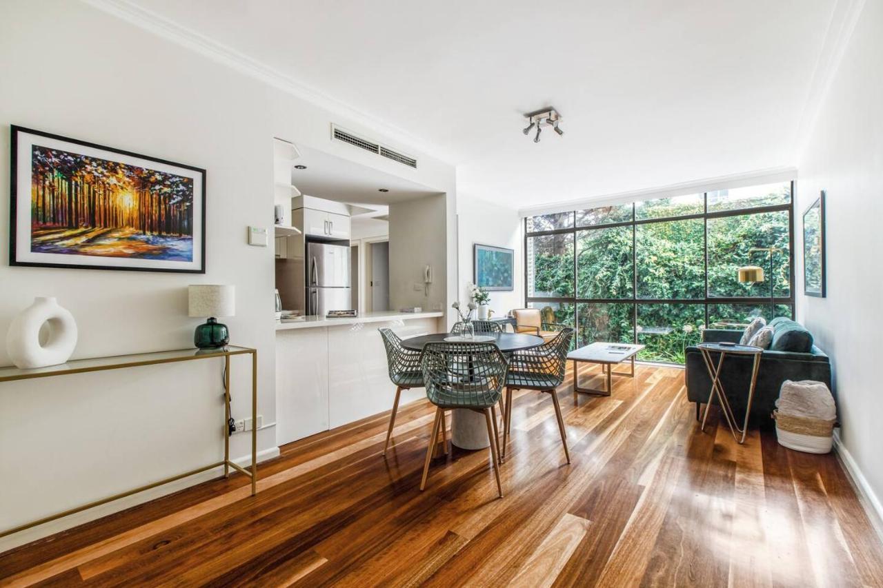 Parisian Chic Meets South Yarra's Vibrant Locale Apartment Melbourne
