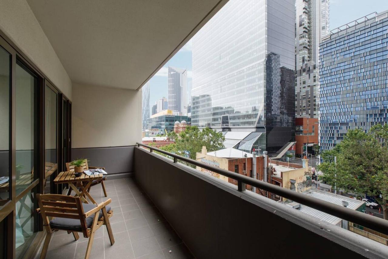 Apartment Spacious Inner-city With King Bed And Balcony *