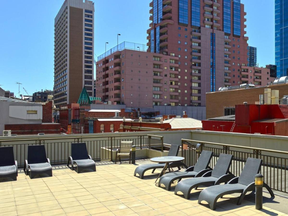 Metropolis Queen With Indoor Pool Balcony Melbourne