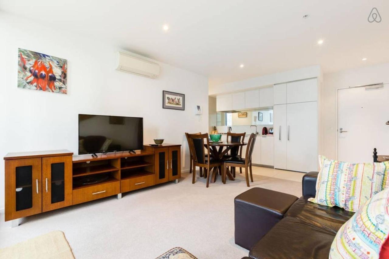 Southbank Balcony Across From Crown With Pool Apartment *