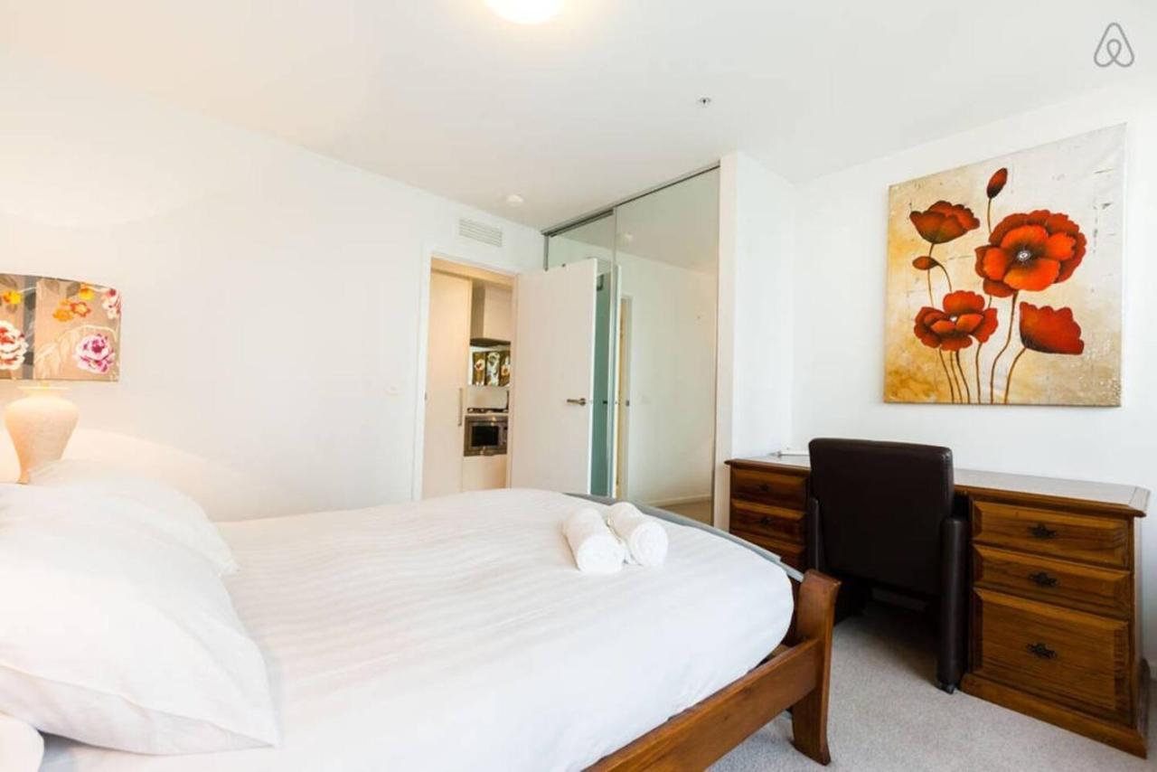Southbank Balcony Across From Crown With Pool * Melbourne