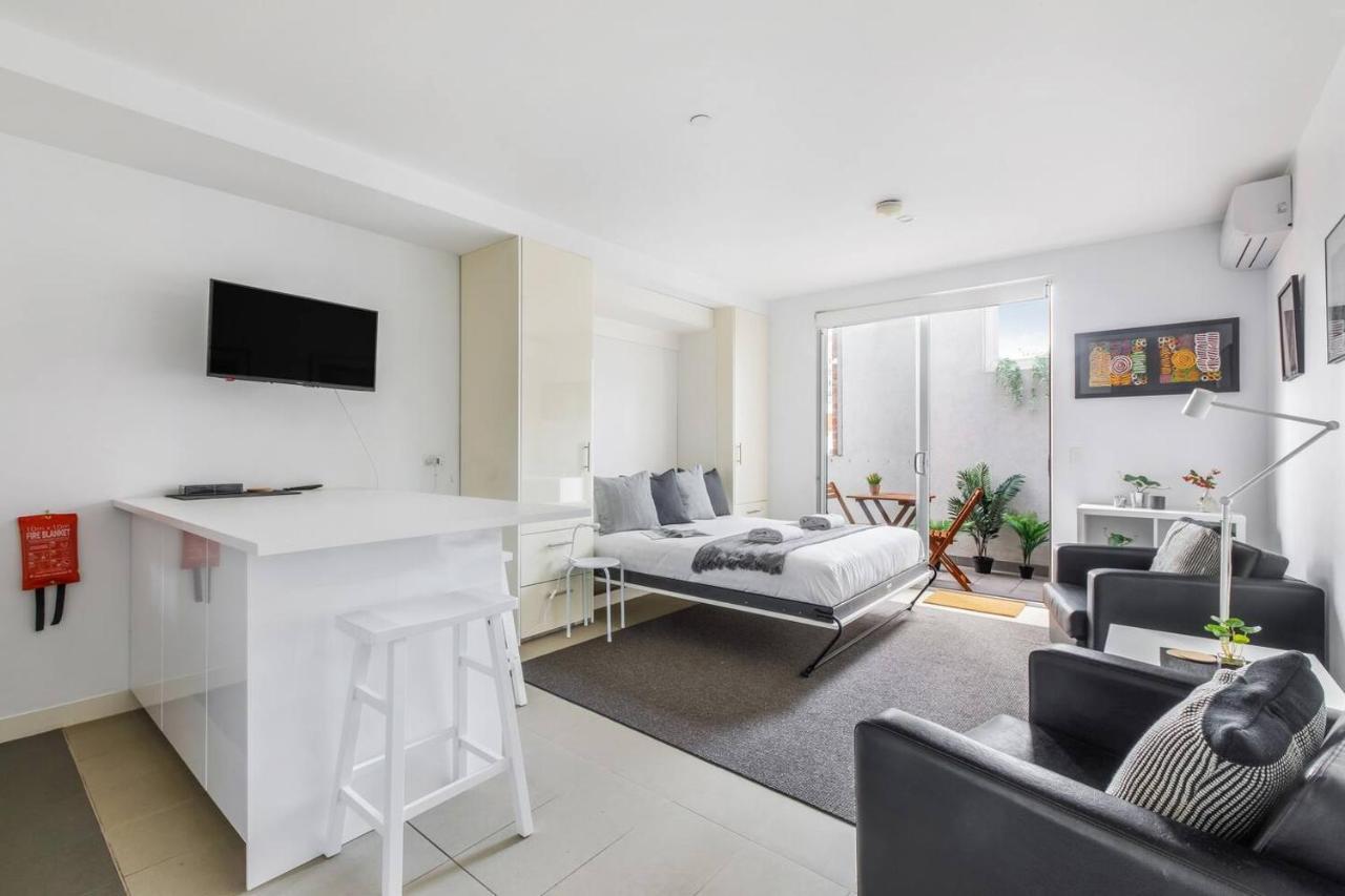 Nicholson's Nest - A Balcony In Funky Fitzroy Apartment