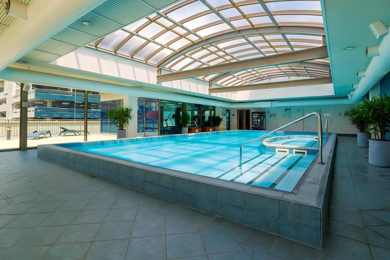 Metropolis Queen With Indoor Pool Balcony * Melbourne