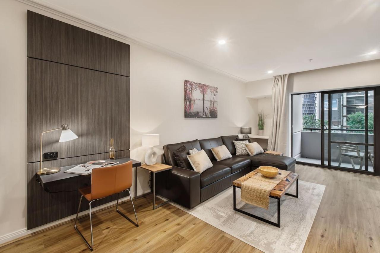 Apartment Spacious Inner-city With King Bed And Balcony *