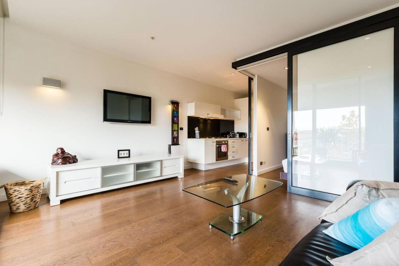 Apartment Southside St Kilda Seclusion With Balcony And Parking *