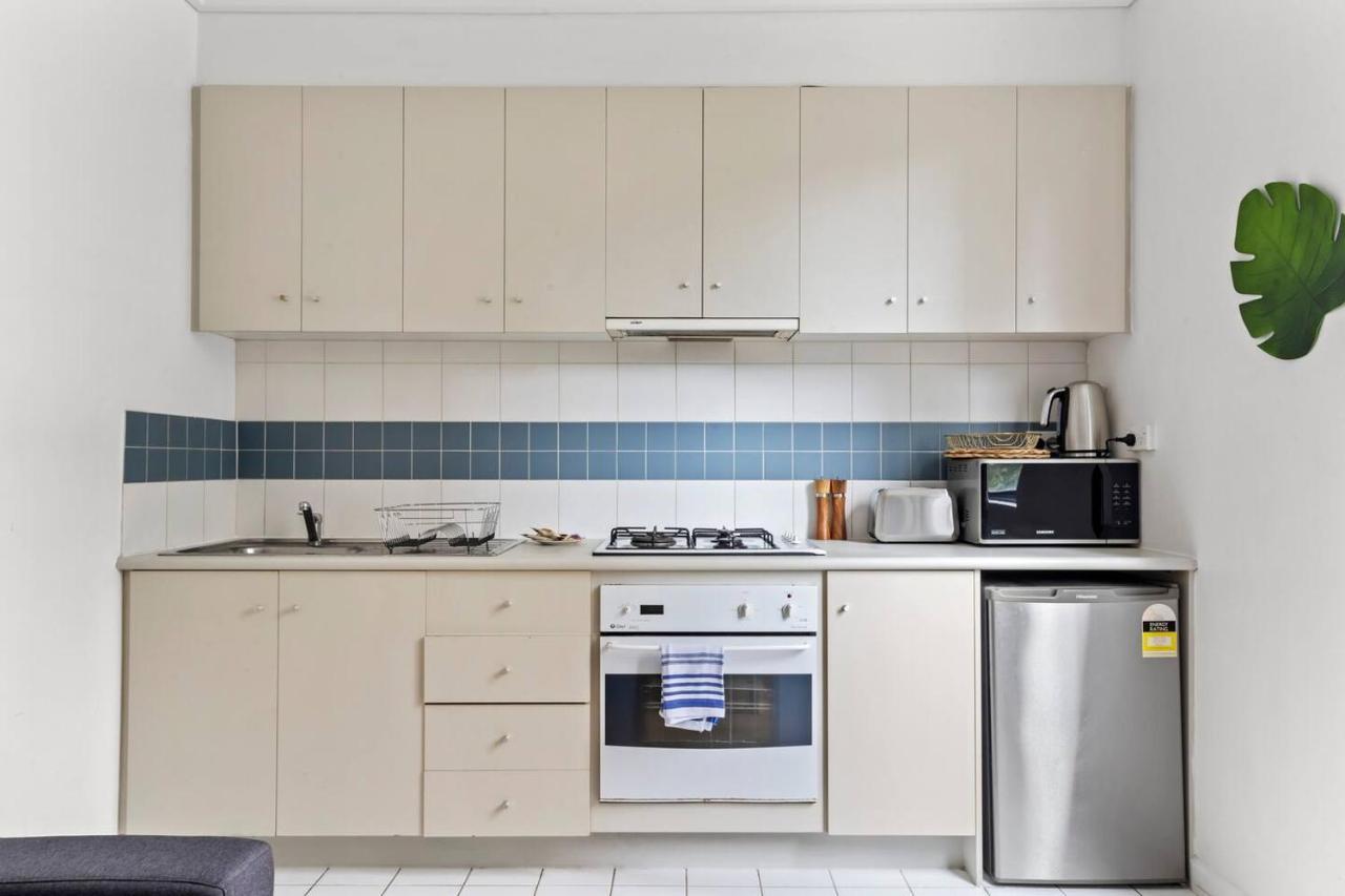 Apartment Easy-peasy Cbd Living With Parking Near Rmit *