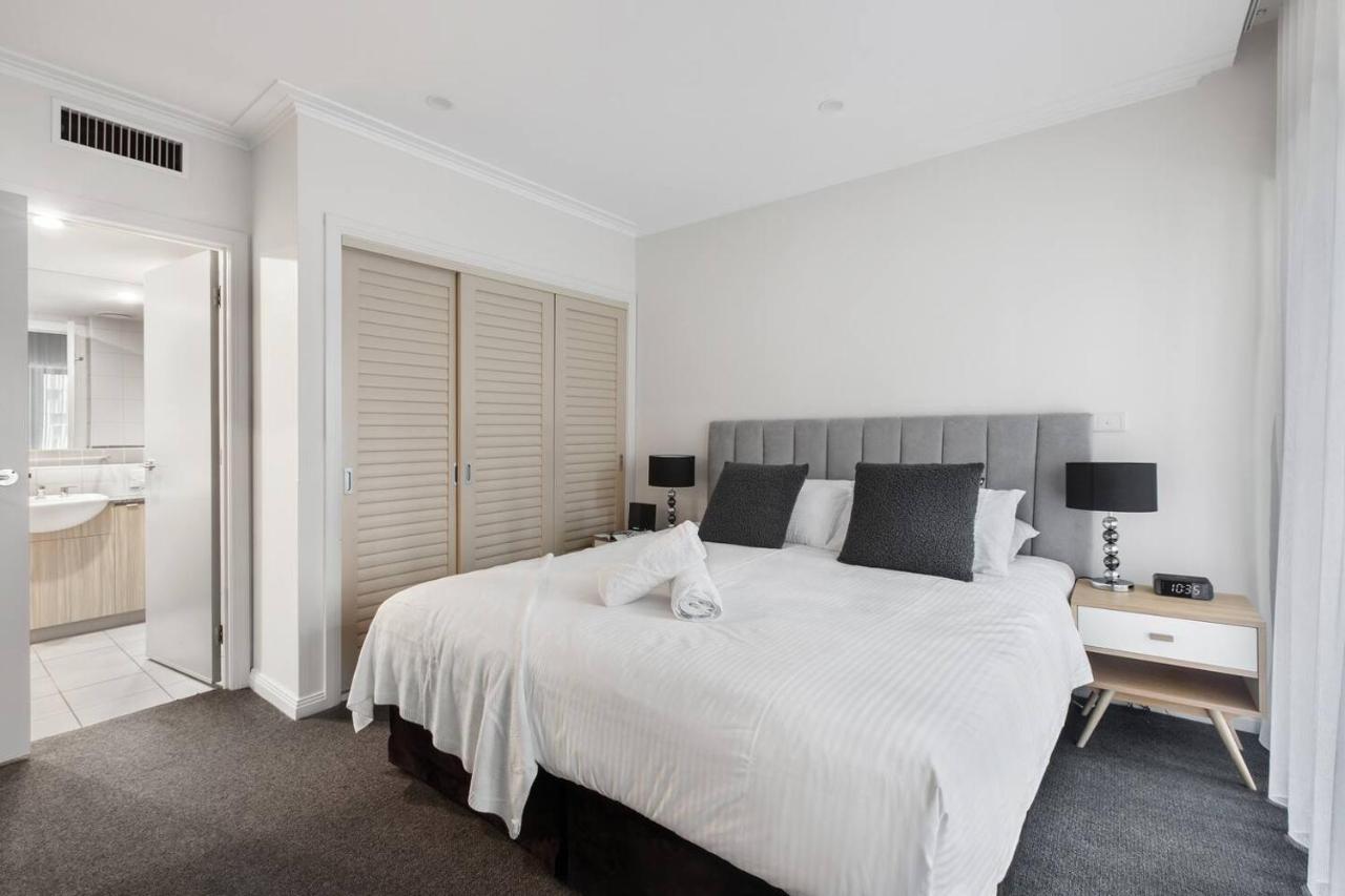 Executive Urban Living With Balcony & Heated Pool *