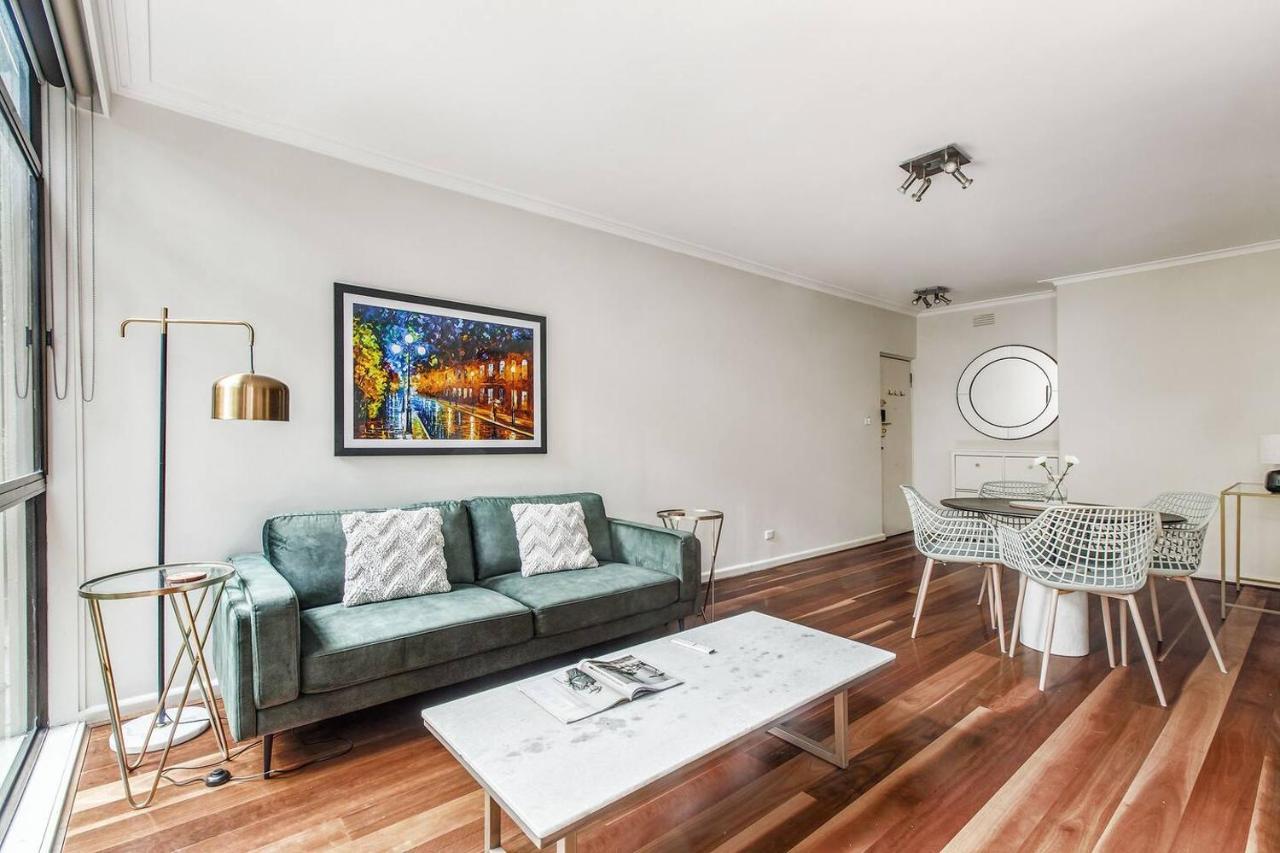 Parisian Chic Meets South Yarra's Vibrant Locale Apartment Melbourne