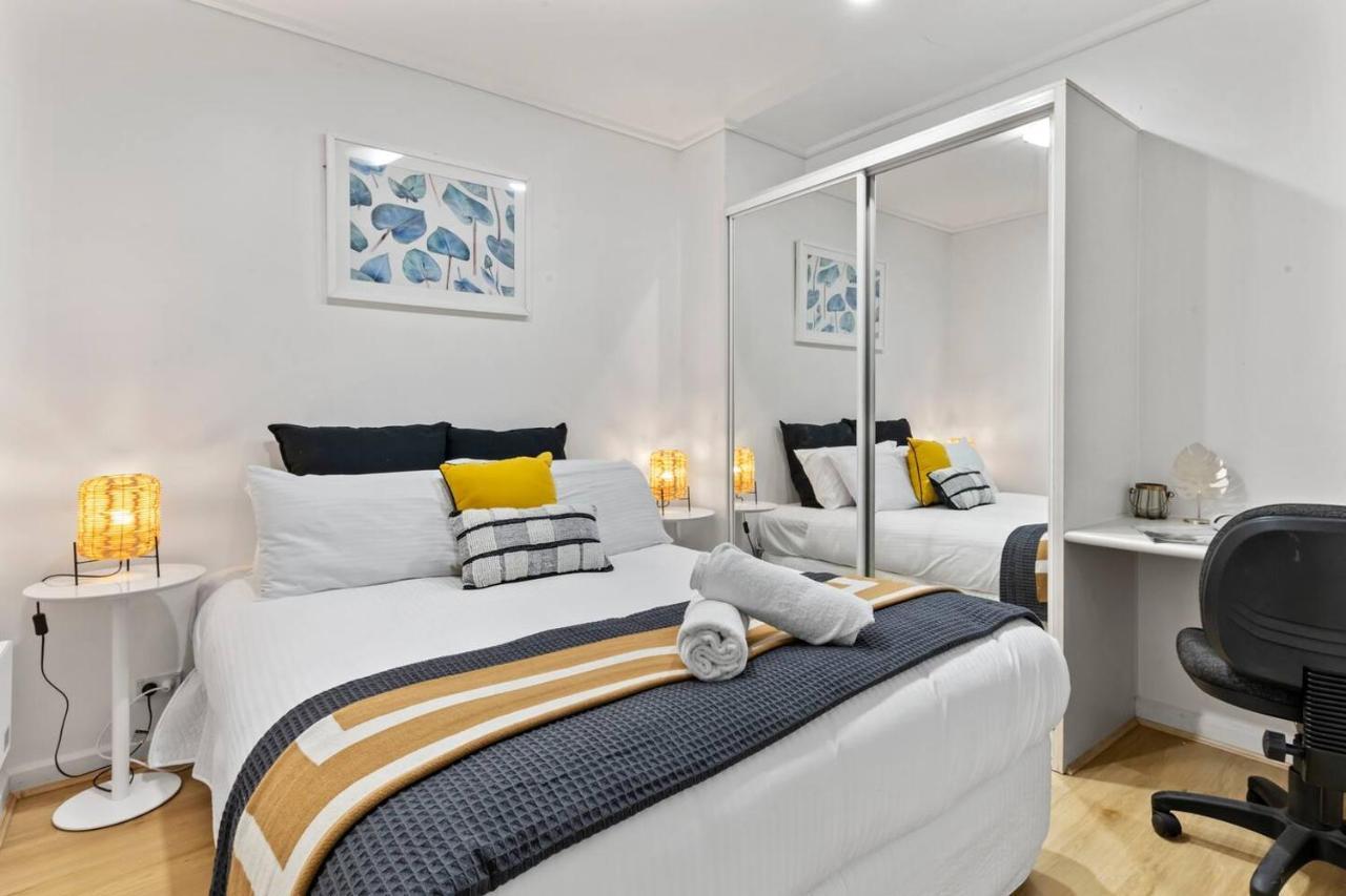 Apartment Easy-peasy Cbd Living With Parking Near Rmit *