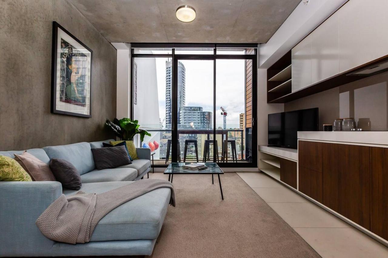 Apartment Industrial Chic Balcony Abode Near Chapel Street *