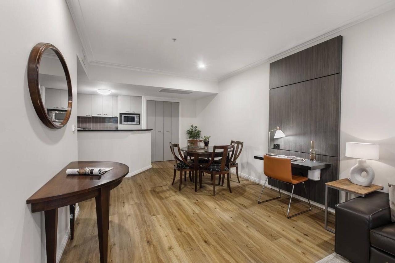 Apartment Spacious Inner-city With King Bed And Balcony