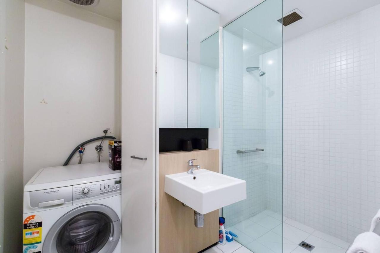 Southside St Kilda Seclusion With Balcony And Parking Melbourne