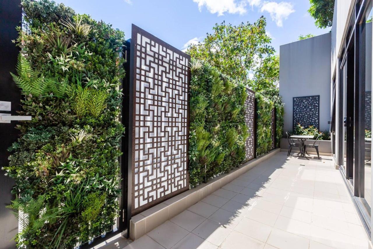 Richmond Chic Off Bridge Rd With Patio Parking Apartment