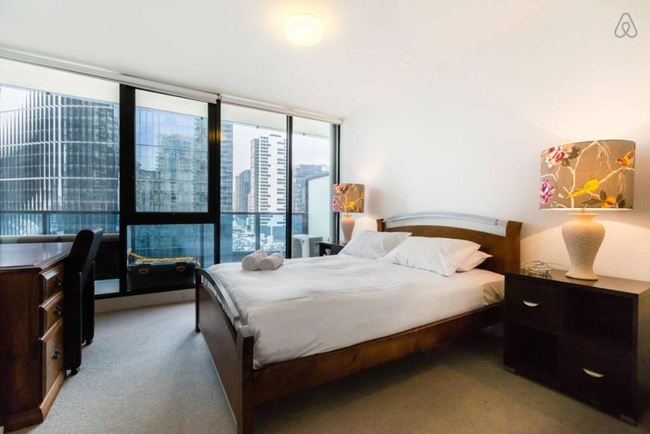 Southbank Balcony Across From Crown With Pool Apartment