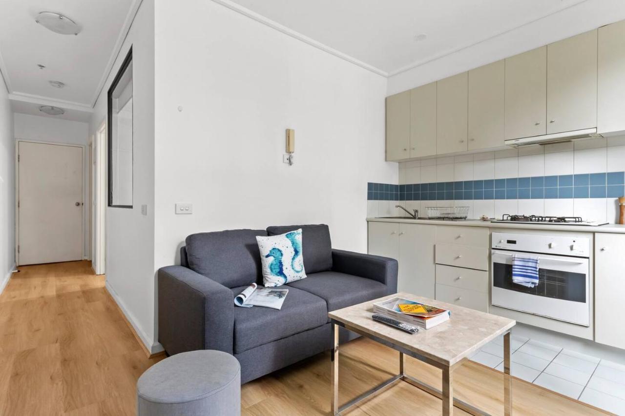 Easy-peasy Cbd Living With Parking Near Rmit Apartment