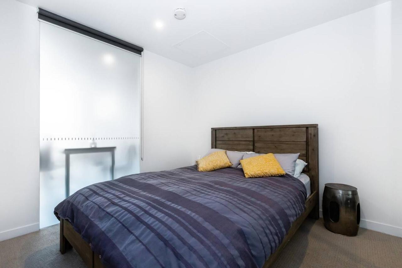 Industrial Chic Balcony Abode Near Chapel Street Apartment