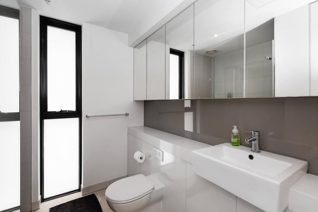 Industrial Chic Balcony Abode Near Chapel Street Apartment