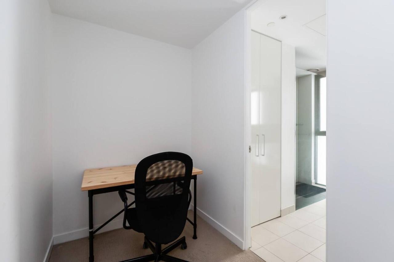 Apartment Industrial Chic Balcony Abode Near Chapel Street *