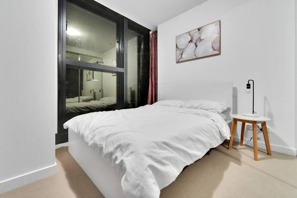 Convenient 2 Bedroom W Free Parking * Melbourne