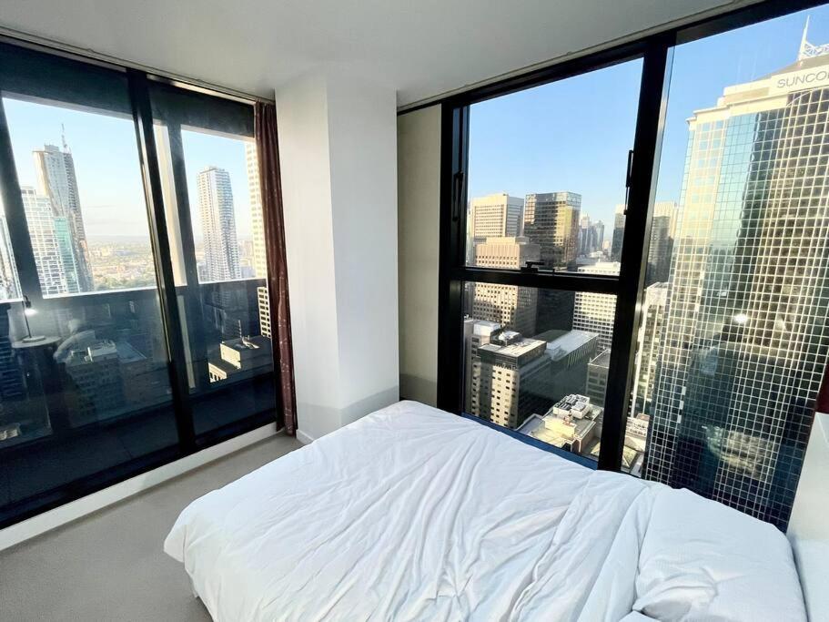 Convenient 2 Bedroom W Free Parking Apartment