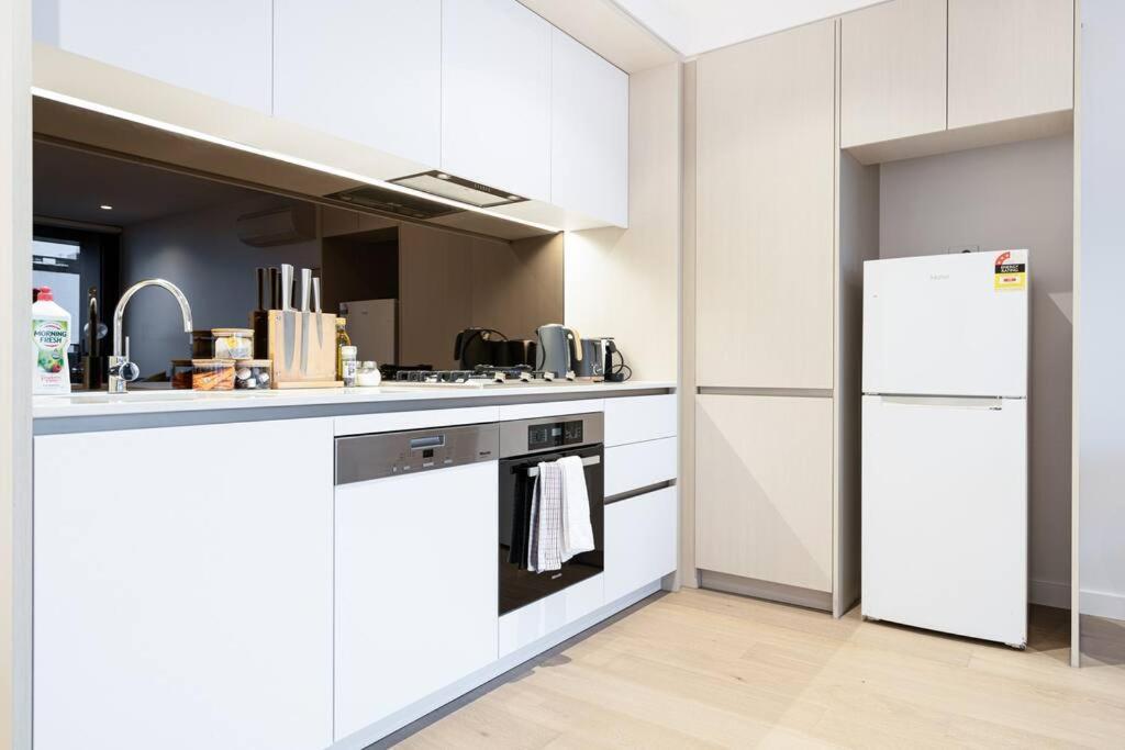 Gorgeous 1b Docklands Apt/amazing View Facility #mq1312 Apartment *