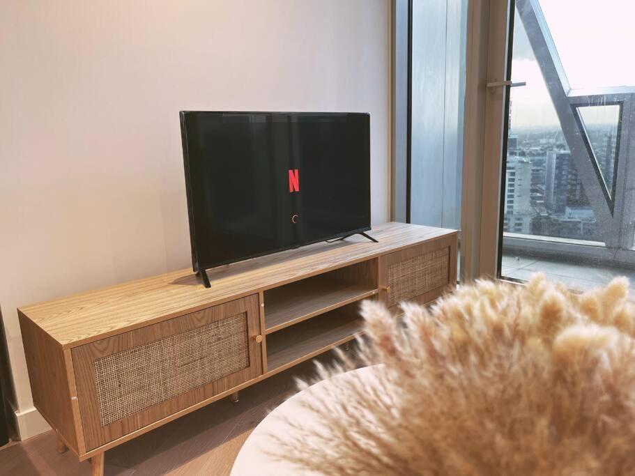 Stunning Modern Inner Near To Sky Bus, Tram, Train Apartment Melbourne