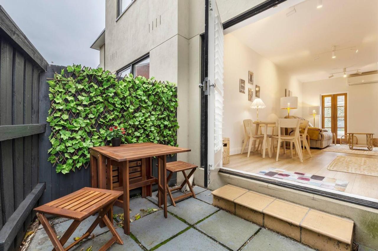 Holiday home La Maison - Parisian Charm Moments From High Street Melbourne