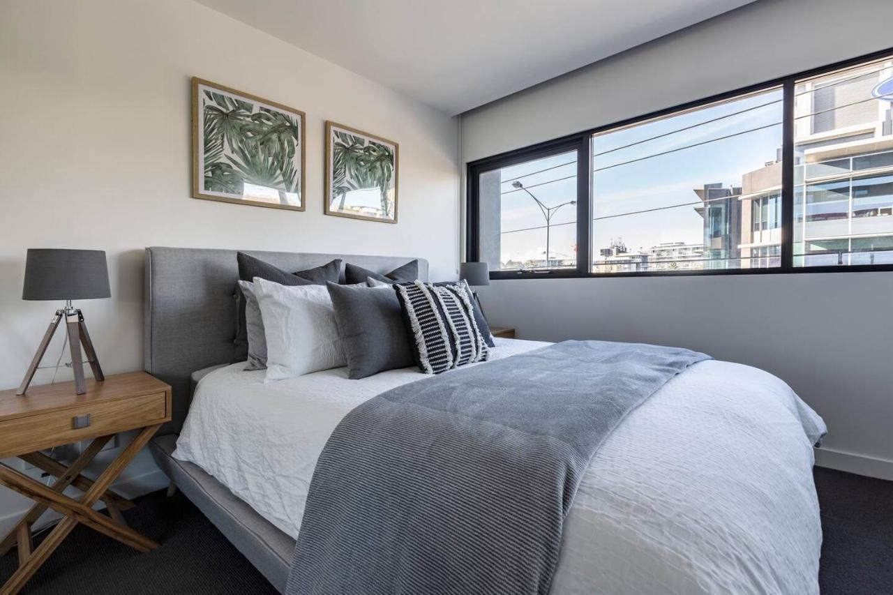 Apartment Stunning Modern Style With A Gym, Pool And *