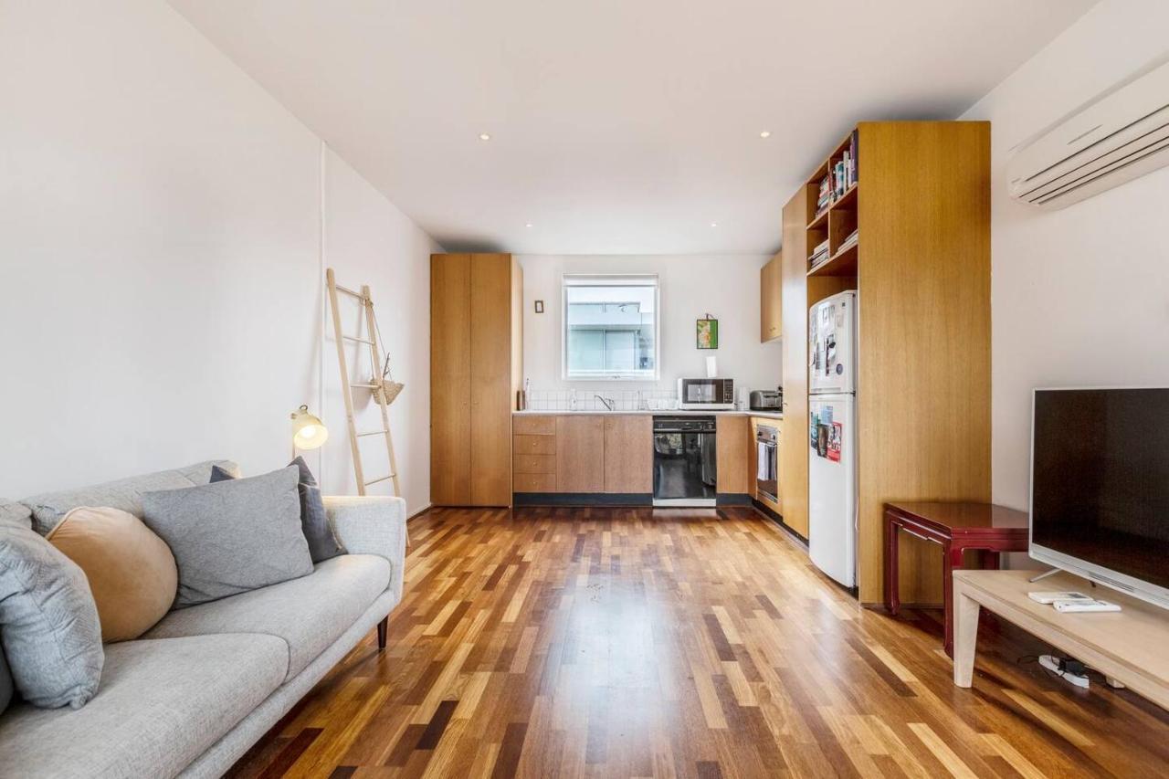 The Sunroom - Minimalist Chic Moments From Chapel St Apartment