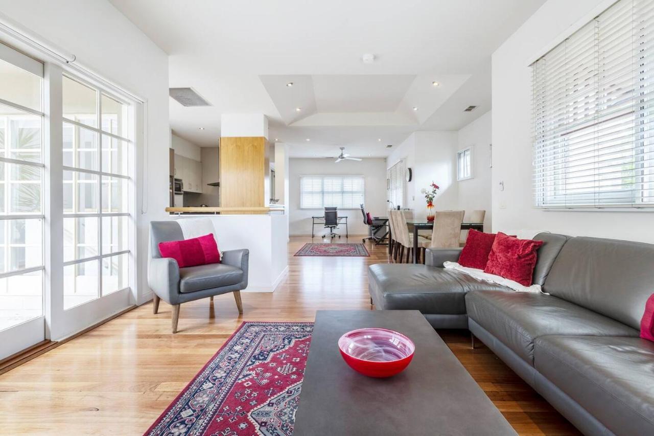 Holiday home The Poppy - Townhouse Chic With Country Flair Melbourne