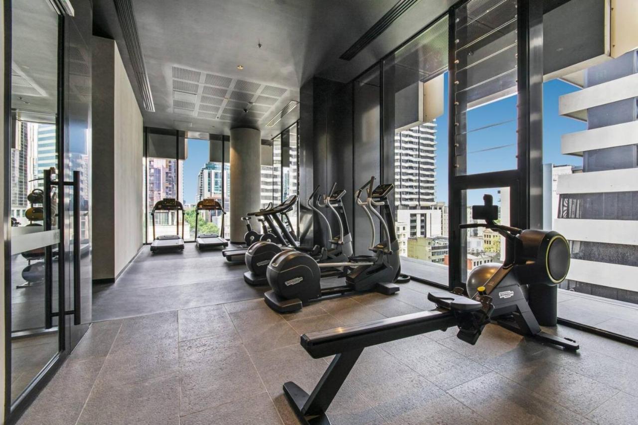 Apartment Sky-high Luxury With Huge Deck And Shared Pool *