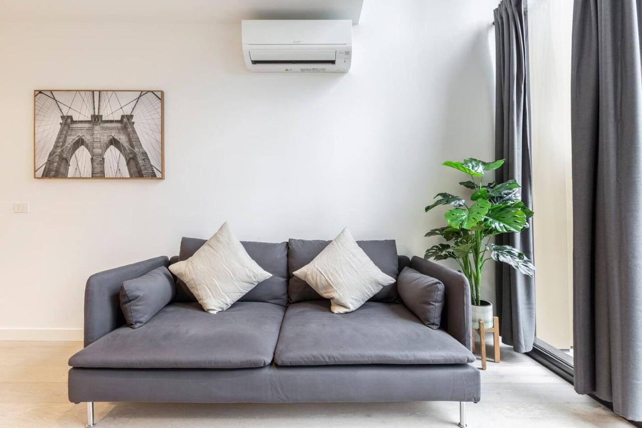 Apartment Sky-high Luxury With Huge Deck And Shared Pool Melbourne