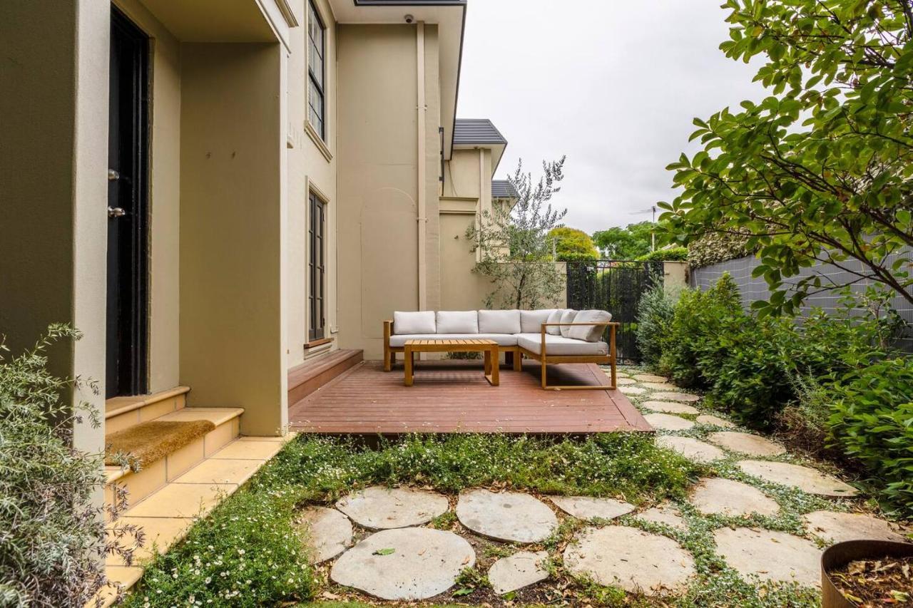Holiday home La Maison - Parisian Charm Moments From High Street *