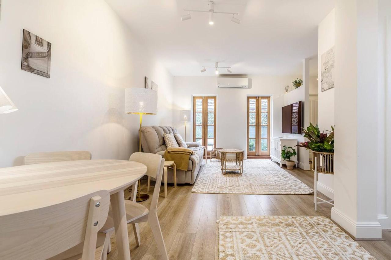 Holiday home La Maison - Parisian Charm Moments From High Street Melbourne