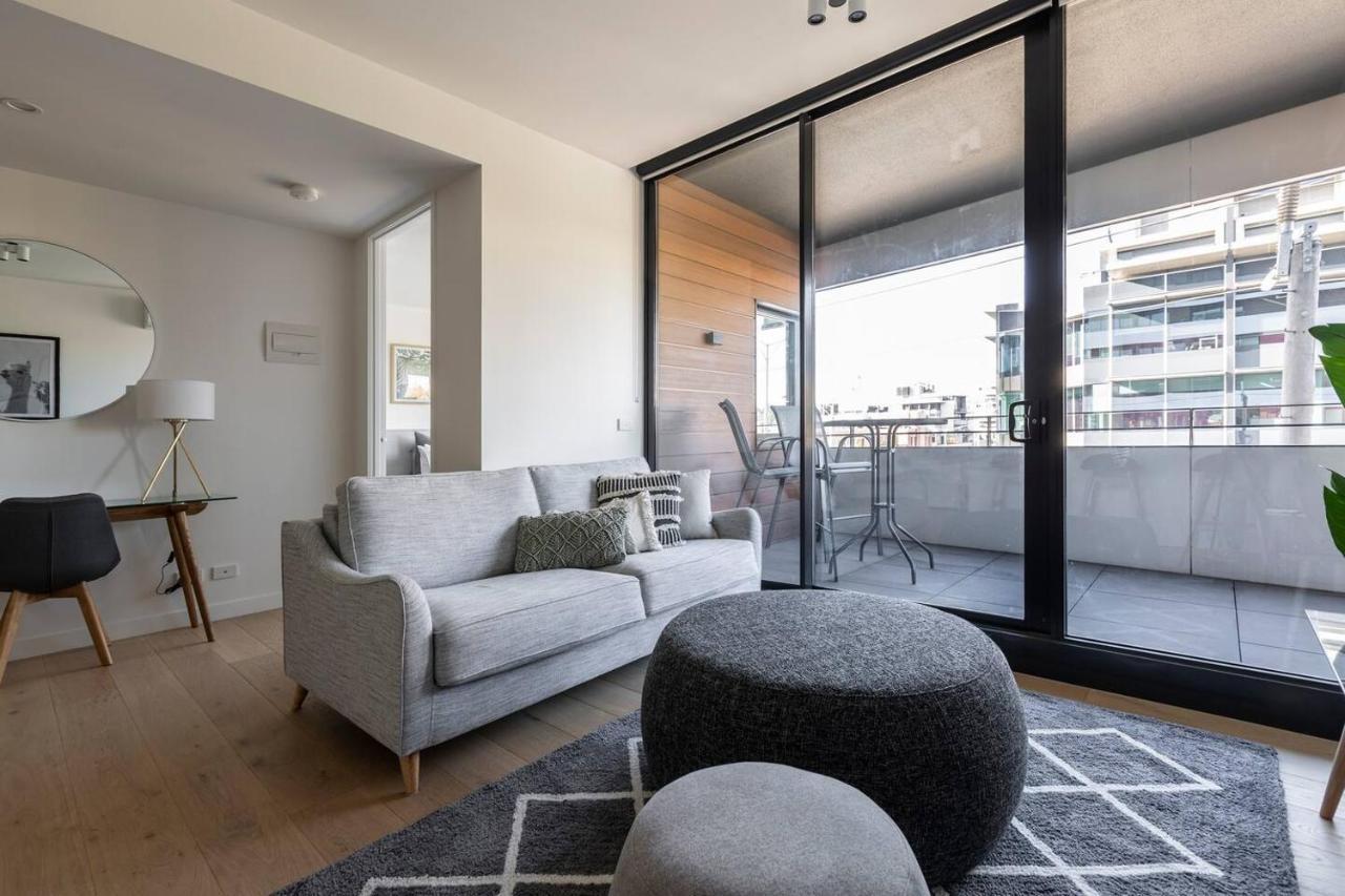 Apartment Stunning Modern Style With A Gym, Pool And Melbourne