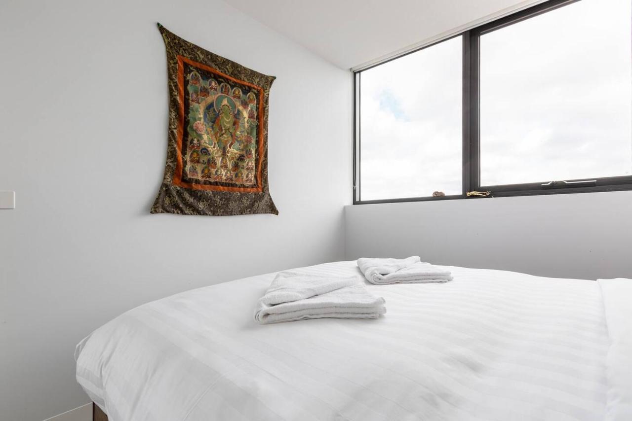Bright And Stylish With Bay Views, Pool And Sauna Apartment Melbourne